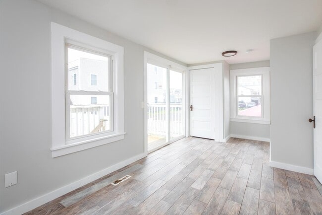 Photo - 140 Ashworth Ave