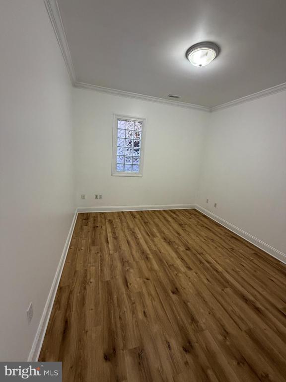 Photo - 107 N High St