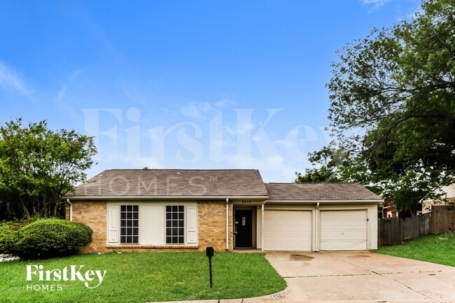 Building Photo - 5614 Sarasota Dr