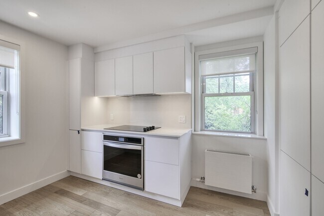 Photo - 1 Av. Rosemount Unit 33