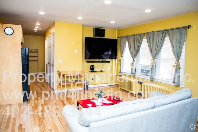 Building Photo - Remodeled, Furnished 1 Bedroom Apartment A...