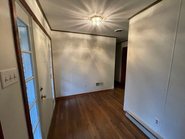 Photo - 735 E King St