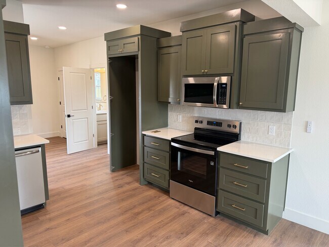 Photo - 408 2nd Ave SE