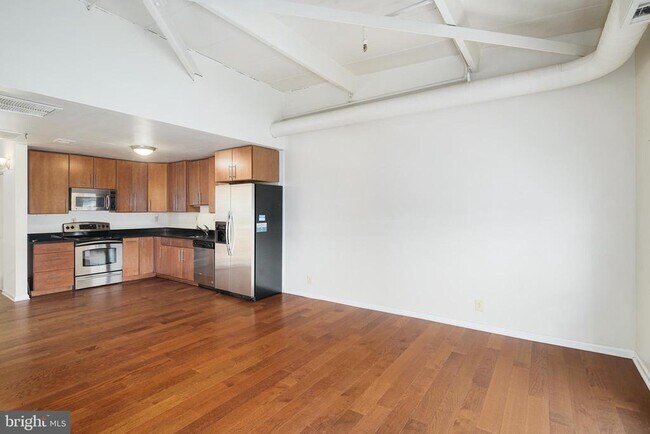 Photo - 3 N Christopher Columbus Blvd