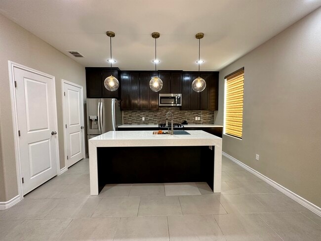 Photo - 7978 Elka Lp