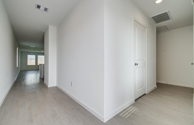 Photo - 18054 Le Gotte Ln