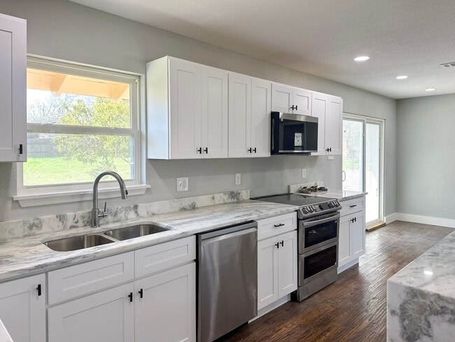 Photo - 4 Bedroom / 3 Full Bath / Huge Yard