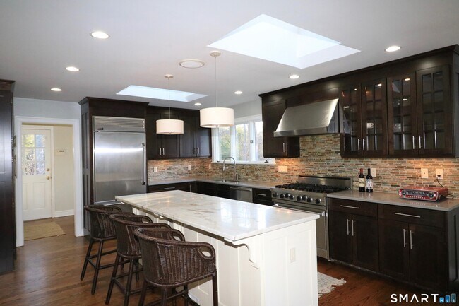 Photo - 950 Rock Rimmon Rd