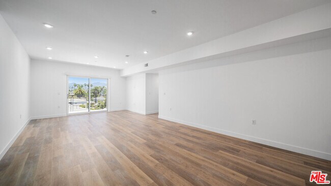 5153 W Maplewood Ave Unidad 407