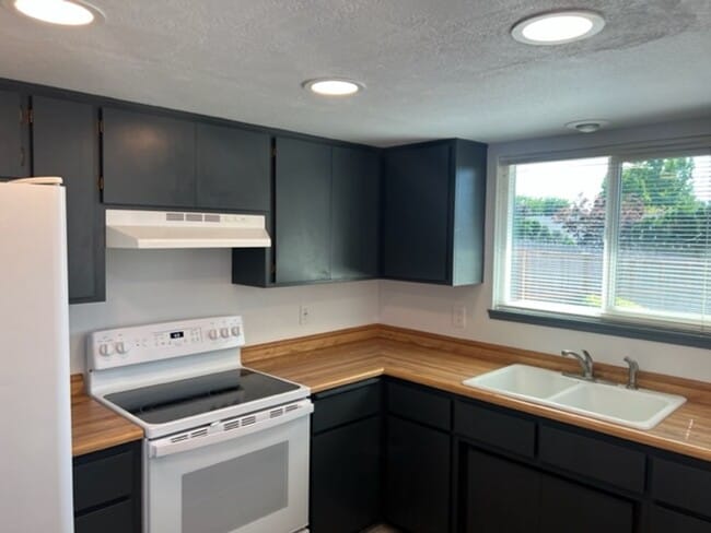 Photo - 3051 Bron Cir