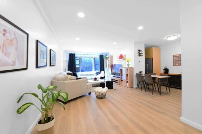 2 bedroom in BRONX NY 10463 - 2 bedroom in BRONX NY 10463 Condo Unit 1
