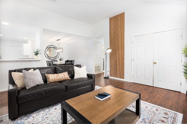 Photo - 817 Saunders Dr