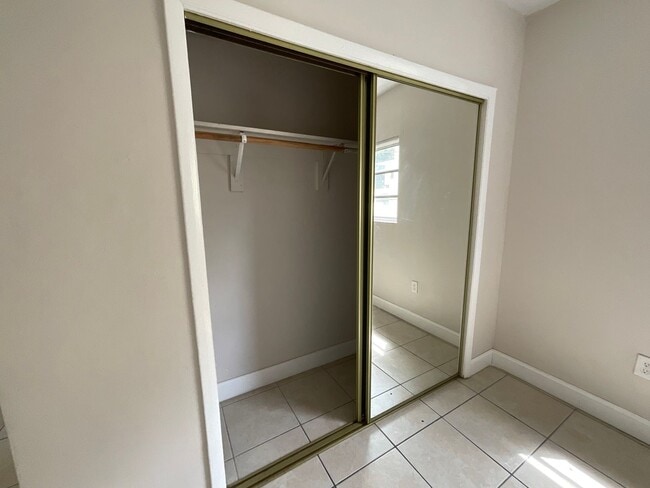 Photo - San Souci Apartments 2b1b For Rent NOW (North Miami 33181) SPECIAL OFFER- Rent Today For Only $19... Unit 17