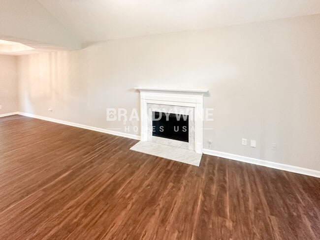 Photo - 1665 Harvest Hill