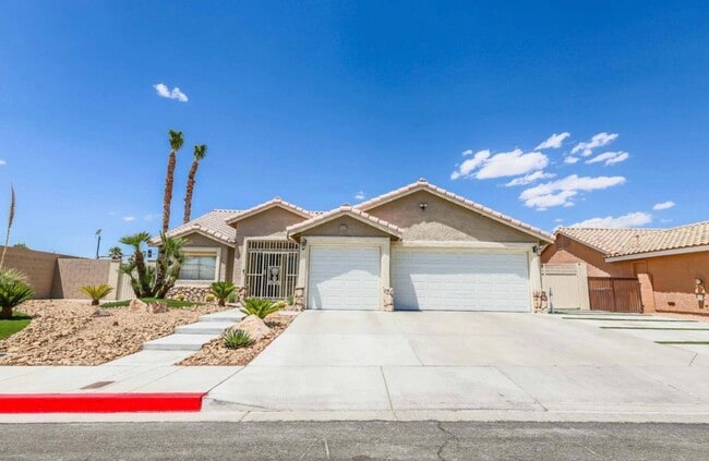 Building Photo - STUNNING 3 Bedroom Home with a 3 CAR GARAGE & RV PARKING!