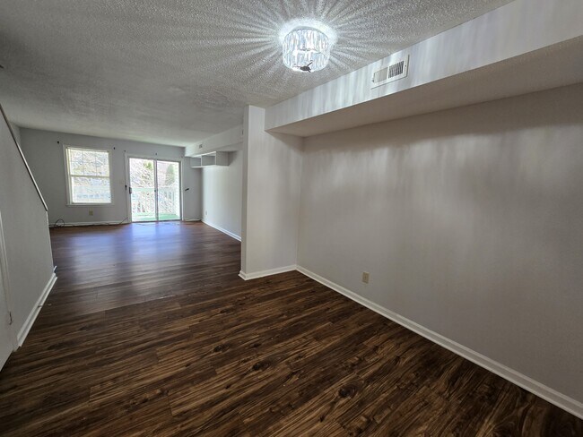 Photo - 117 Kingsbury Dr