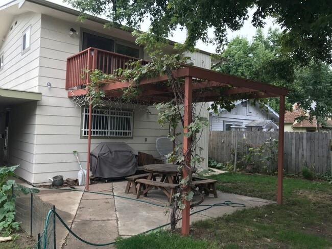 Building Photo - 4 Bedroom Duplex Unit B