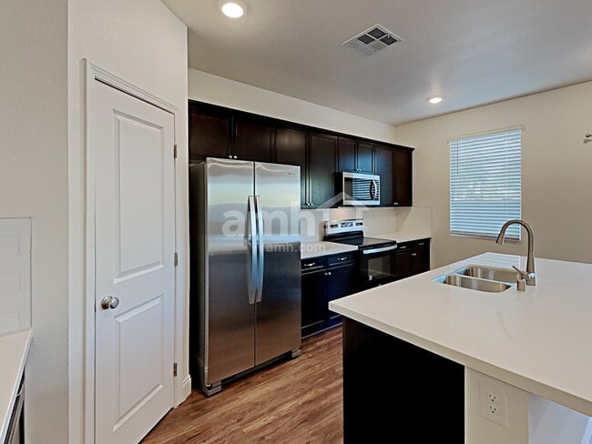 Photo - 6031 Schmidt St