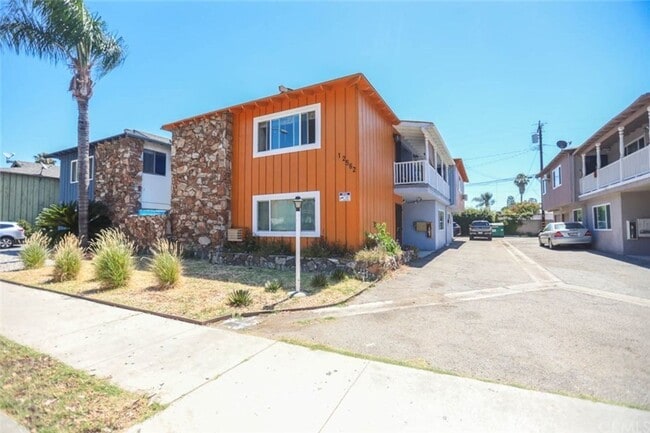 Building Photo - 12562 Brookshire Ave Unit 1 Rental