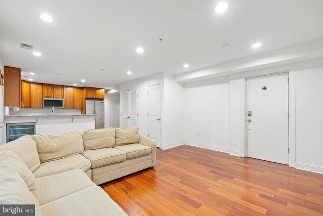 Building Photo - 1354 Euclid St NW Unit 202A