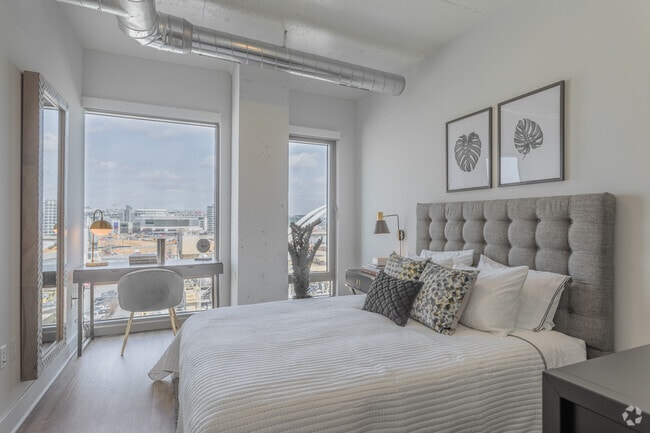 1BR, 1BA - 694SF