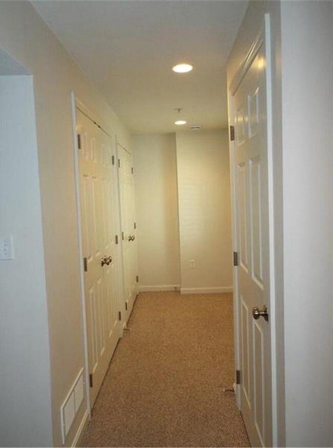 1044 Bayberry Dr
