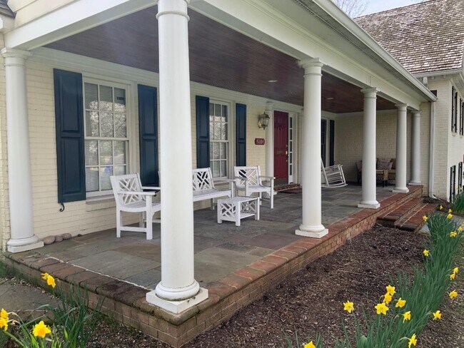 Building Photo - 5804 Searl Ter Unit Private Primary Suite