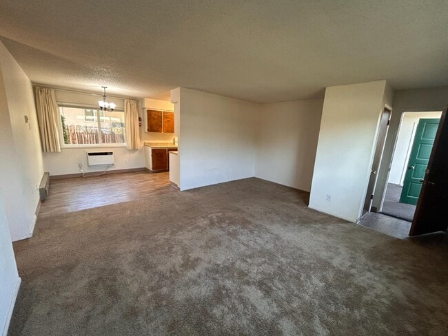 Photo - 225 N 8th St