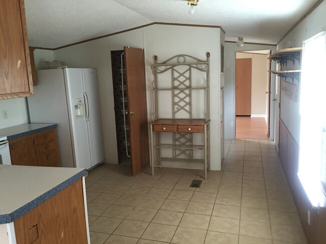 Photo - 100 Holland Dr