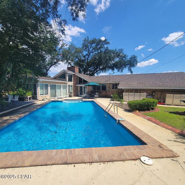 Building Photo - 807 Buena Vista Blvd