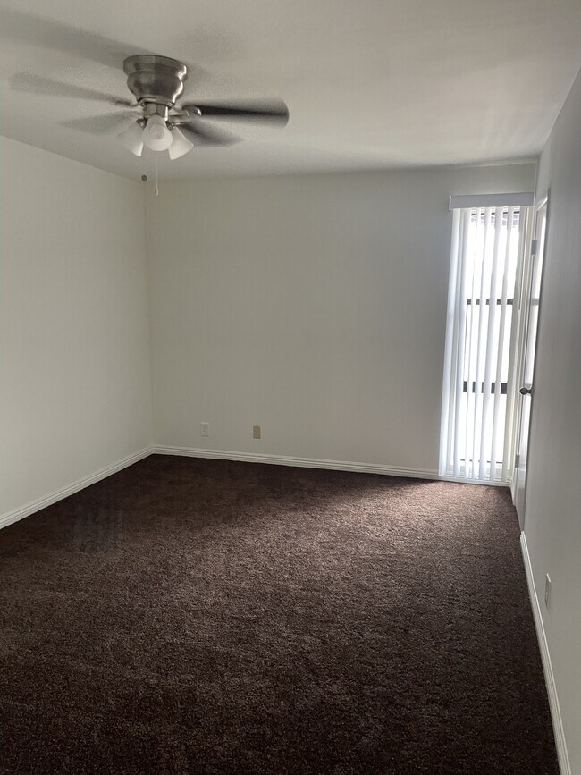 Photo - Tradewinds Apartments