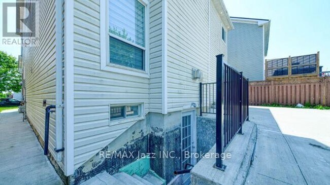 Photo - 1350 Aldergrove Dr Unit Lower