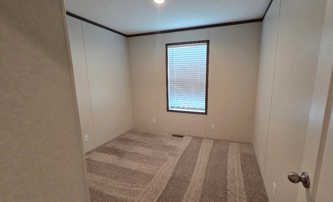 Photo - 115 Applewood Ln