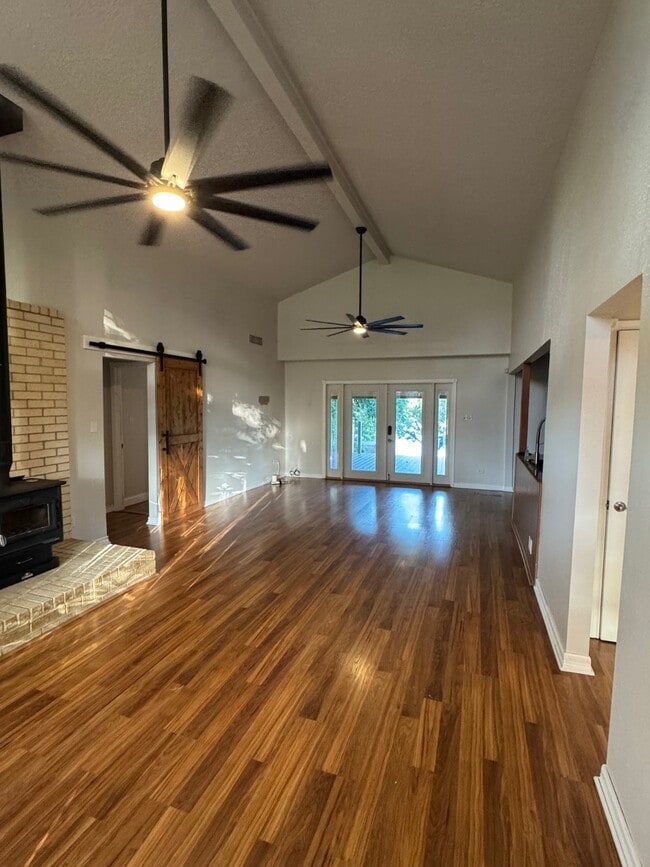 Building Photo - 124 Bluff Dr Rental