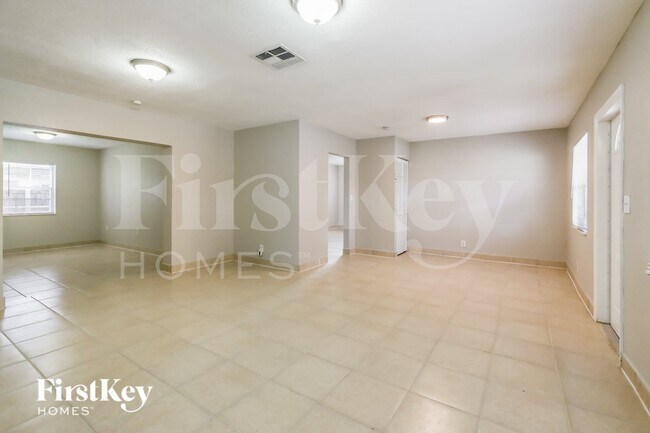 3600 NW 40th Ct