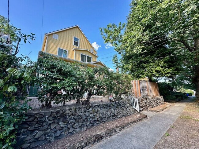 Photo - 2625 NE Clackamas St