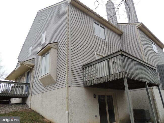 Photo - 404 Pinebrooke Cir