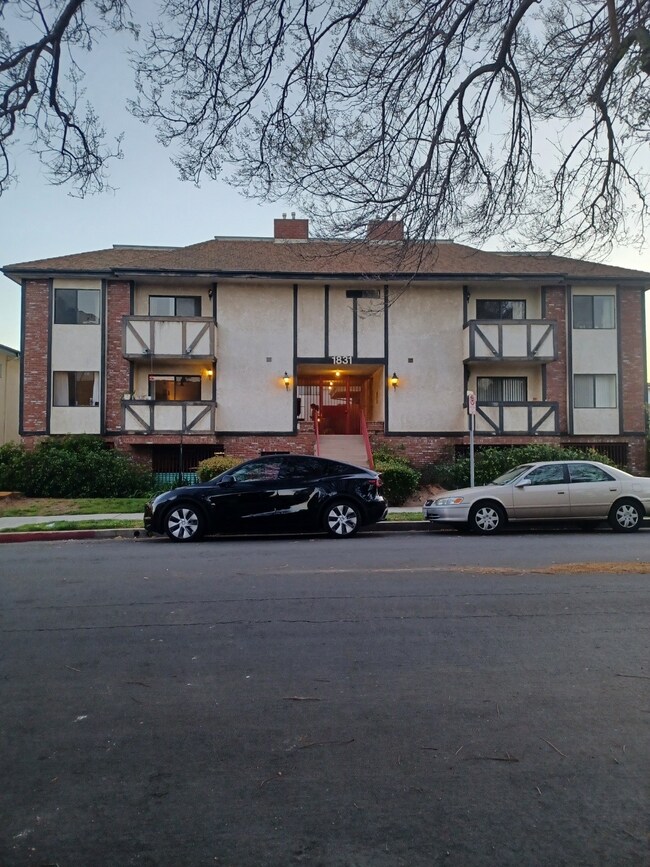 Photo - 1831 Purdue Ave Unidad 205