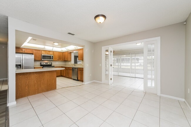 Photo - 411 Greenfield Rd