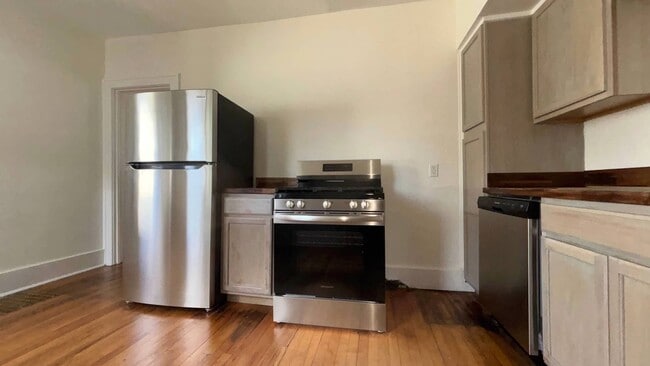 Photo - 3175 Oakshire Ave