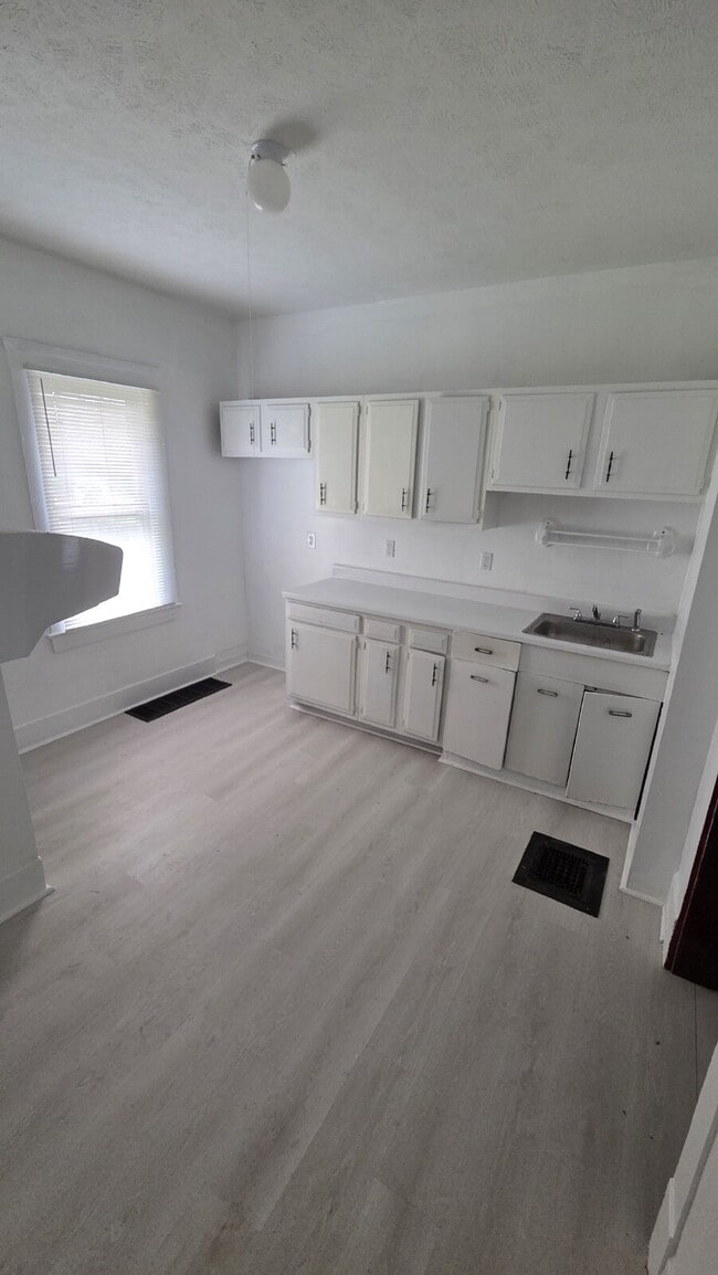 Photo - 3 Bedroom with Finished Attic Space/4th Room! Move in special-reduxed security deposit!! Unit 2 Right