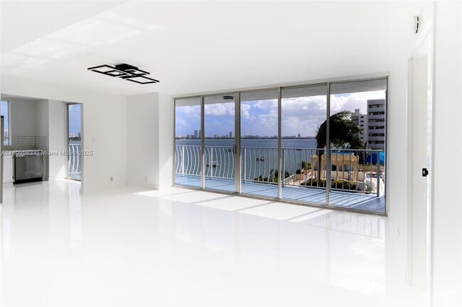 Building Photo - 7601 E Treasure Dr Unit 620 Rental