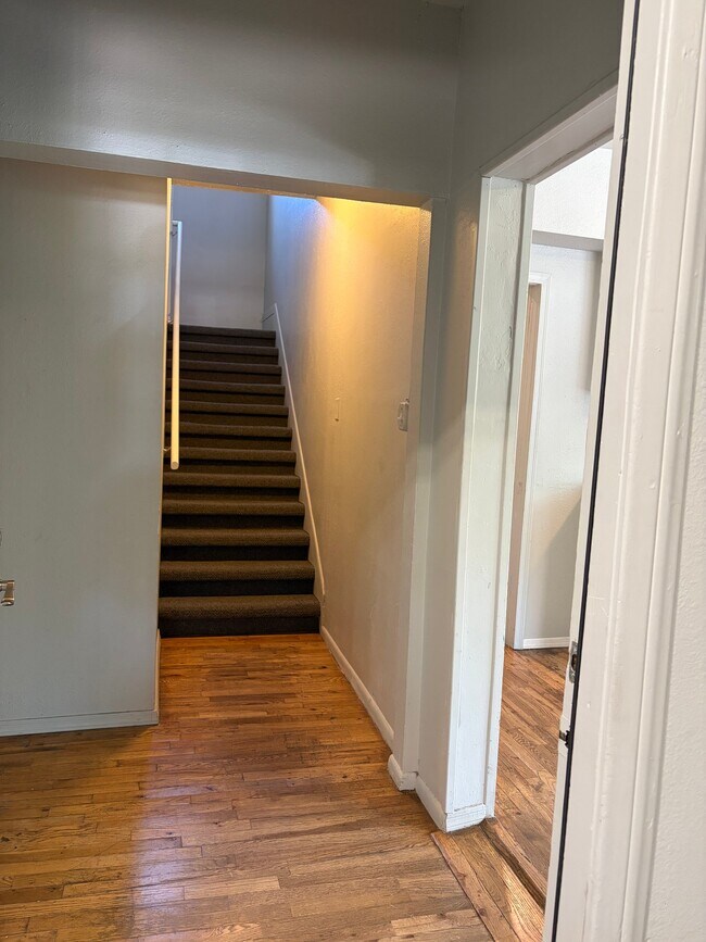 Photo - 813 W Clay Ave Unit B