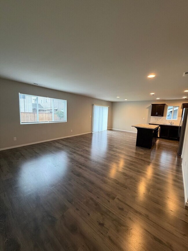 Photo - 2925 Mahogany St NE