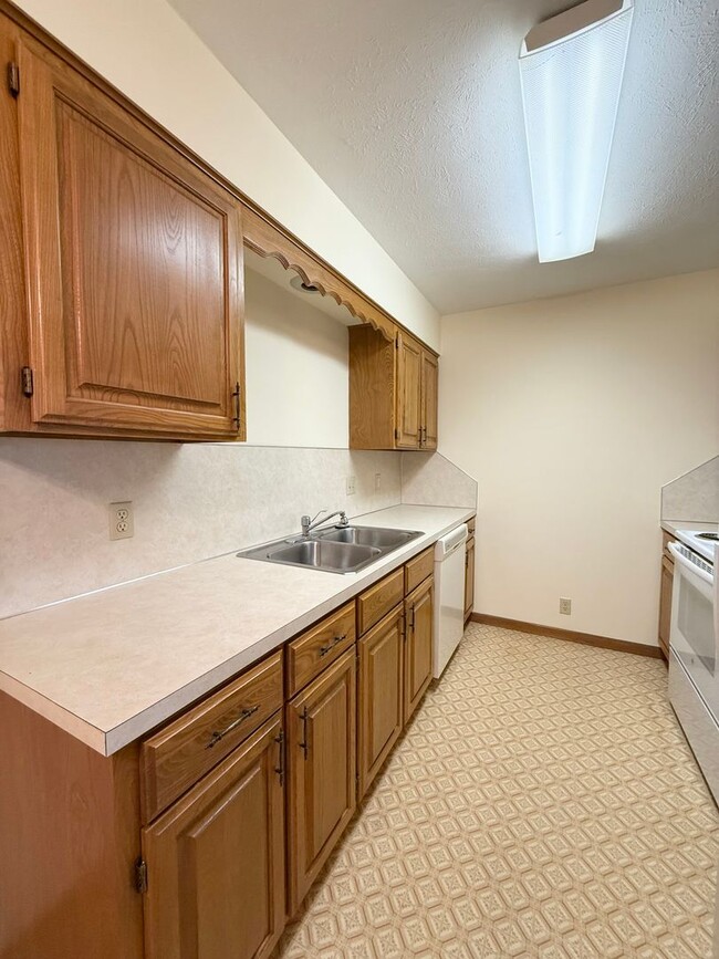 Photo - Lamplighter 01 Unit 308