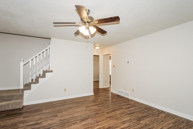 Photo - 5530 Oak Branch Cir N