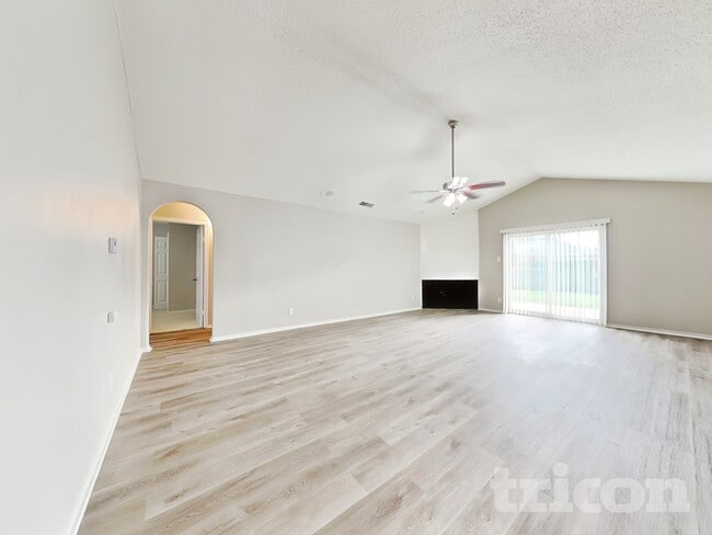 Photo - 1142 Shadyglen Cir