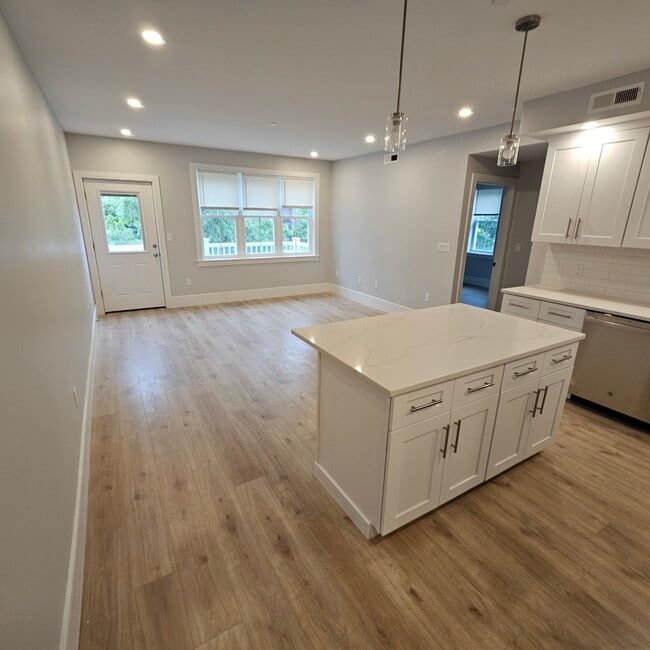 Building Photo - 124 Kenrick St Unit 7