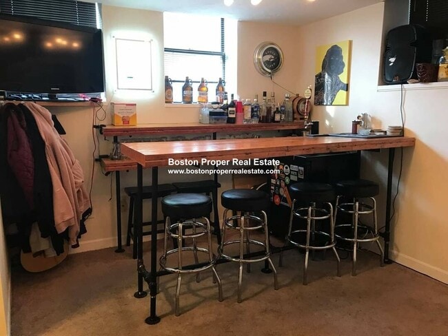 Building Photo - 5 Grove St Unit 2