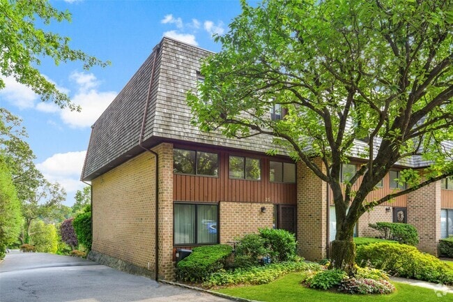 Building Photo - 25 The Hamlet Rental